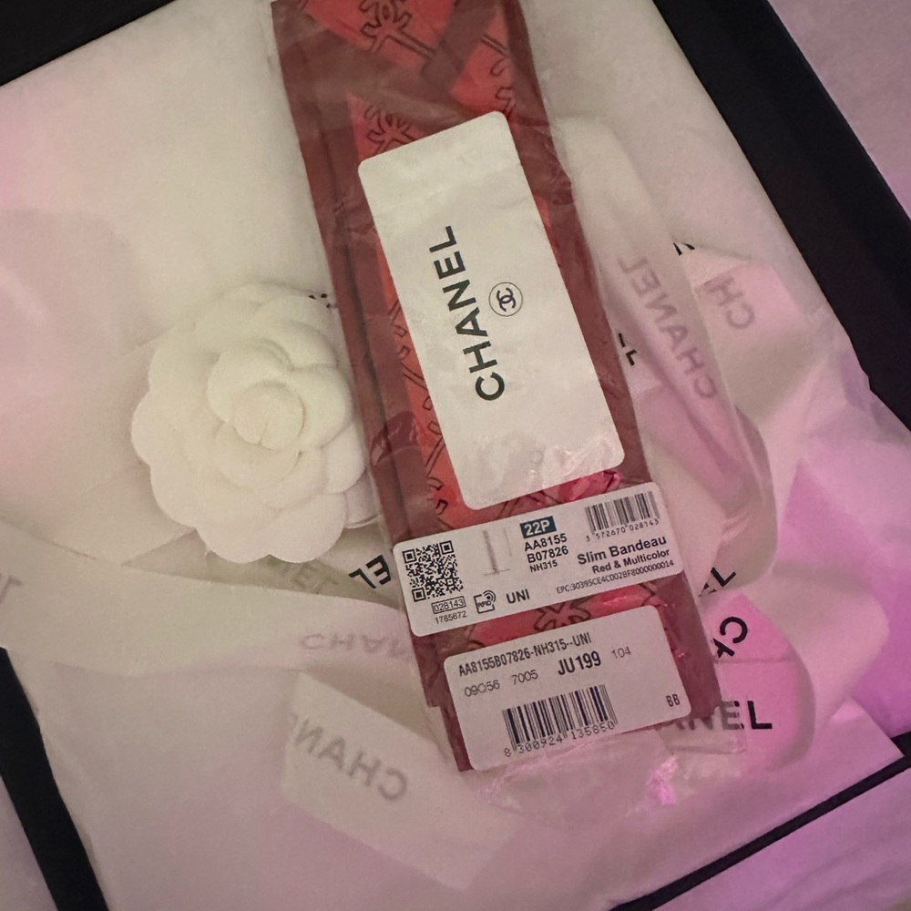 ✨ BRAND NEW CHANEL Slim Bandeau Scarf – Red & Multicolor